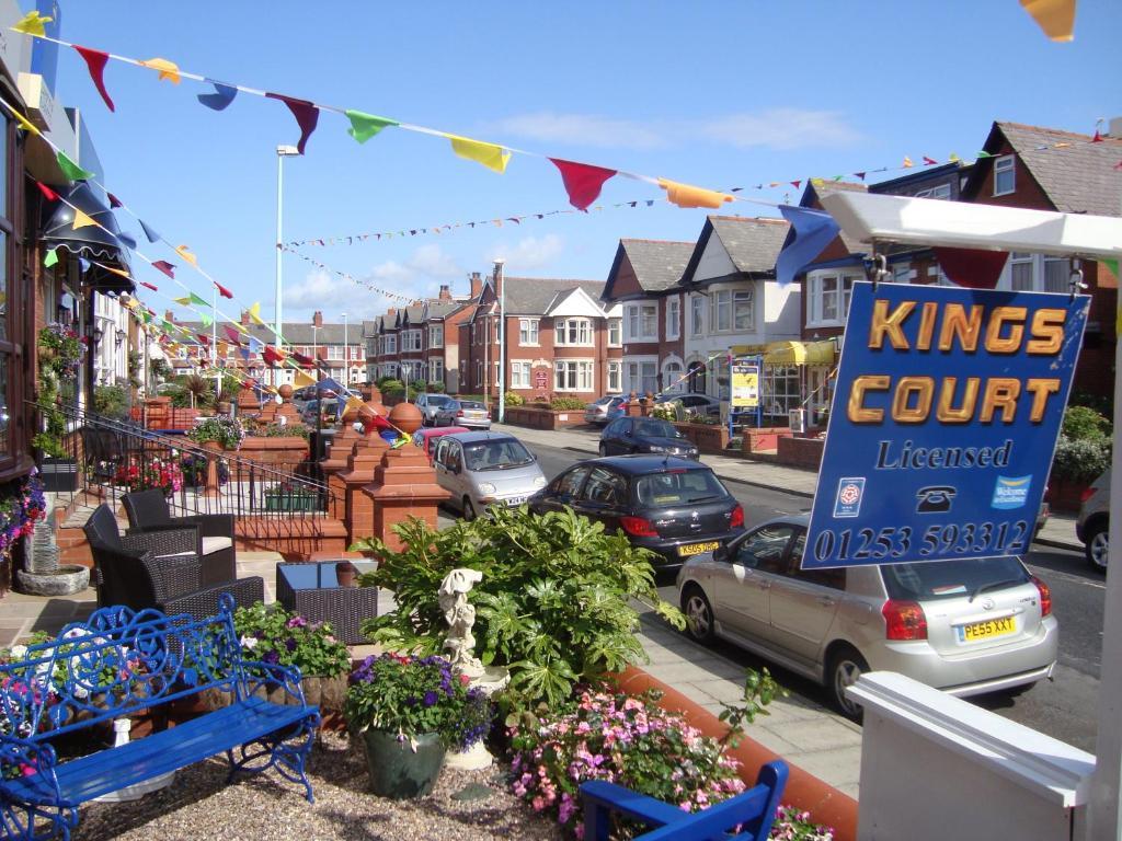 Kings Court Families & Couples Bed & Breakfast แบล็คพูล ภายนอก รูปภาพ