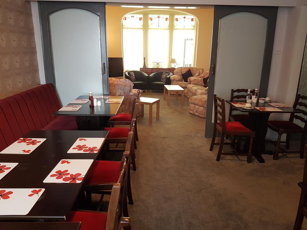 Kings Court Families & Couples Bed & Breakfast แบล็คพูล ภายนอก รูปภาพ